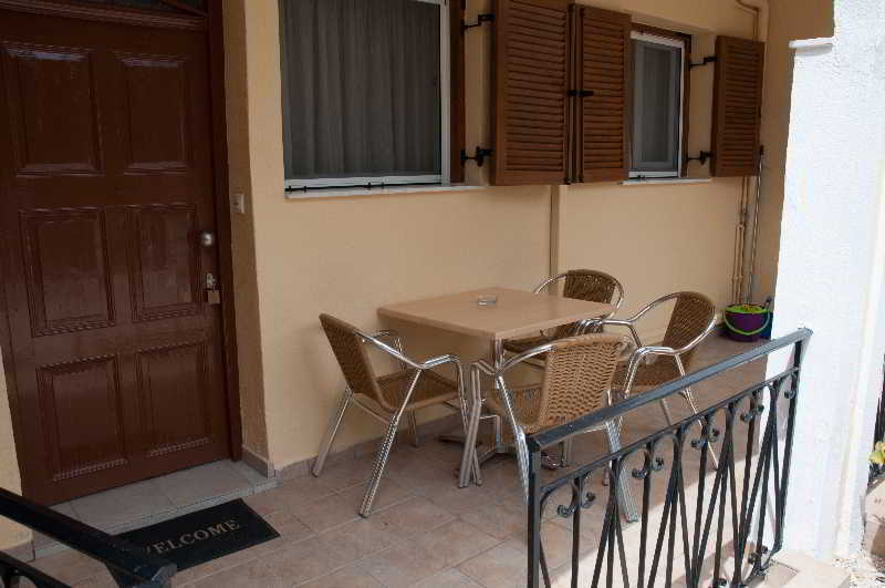 Kokoros Apartments Kato Korakiana Екстериор снимка