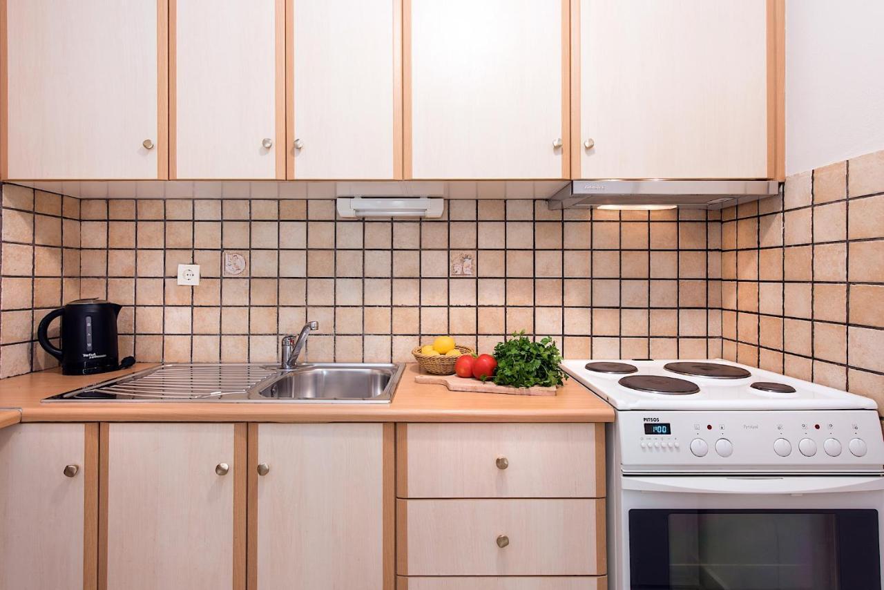 Kokoros Apartments Kato Korakiana Екстериор снимка
